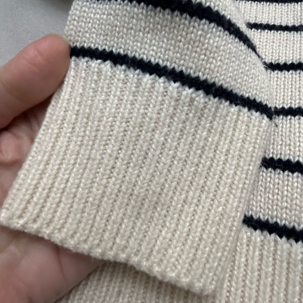 Women’s cropped black and cream sweater. - Picture 3 of 10